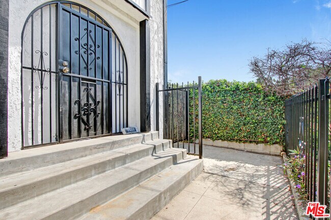 Building Photo - 2625 San Marino St
