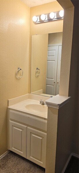 Building Photo - 2820 Deer Ridge Dr