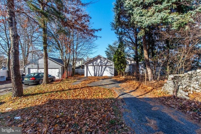 Building Photo - 105 Coolidge St