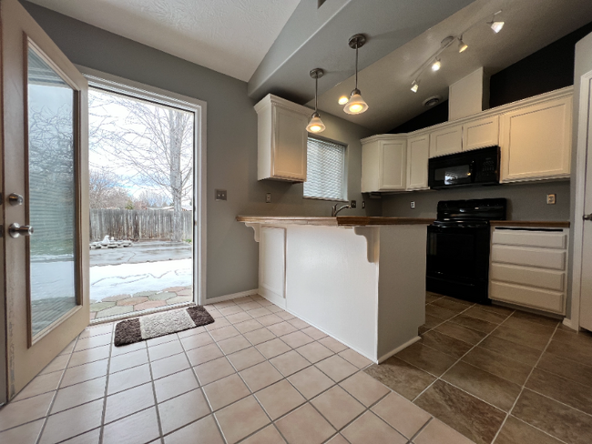 Building Photo - 7480 Edgebrook Dr