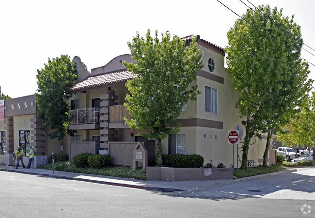 Primary Photo - 310 Park Way