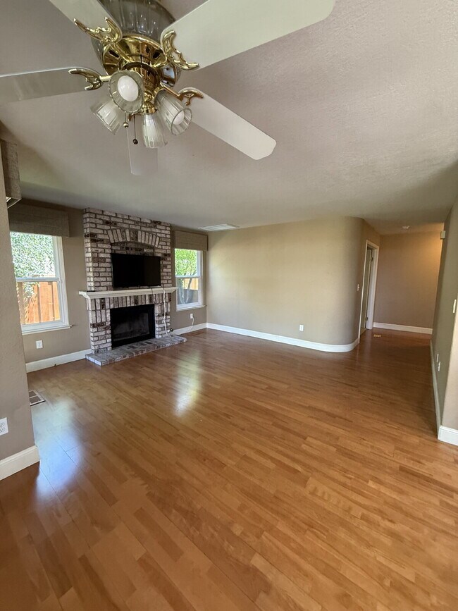 Building Photo - Beautiful 4 Bedroom, 3 Bathroom Pleasanton Home with 3-Car Garage & Large Backyard