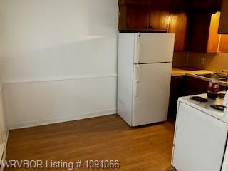 Building Photo - 7800 Thayer Dr