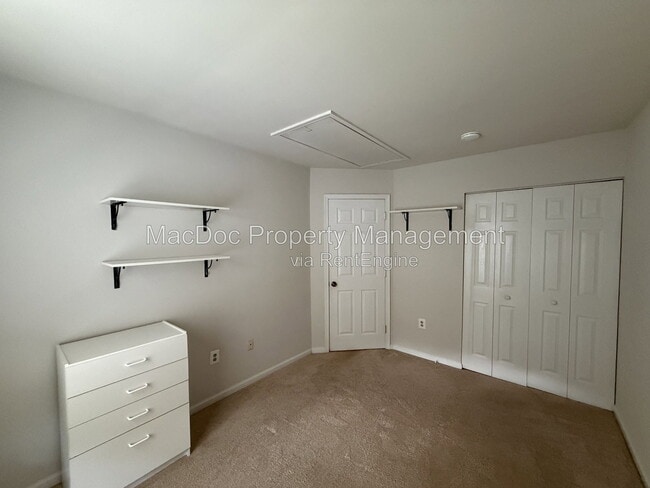 Building Photo - 11185 Kensington Pl