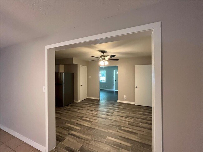 Building Photo - 408 Bluebell St