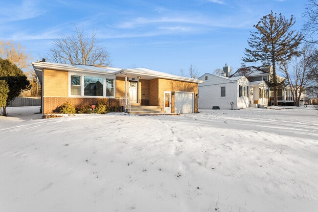 Building Photo - 645 Justina St