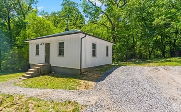 Building Photo - 2 Bedroom 1 Bathroom House Available to Re...