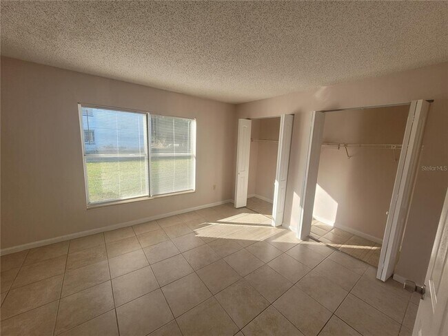 Building Photo - 1802 Barton Dr