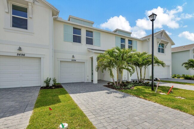 Building Photo - 5694 SE Edgewater Cir