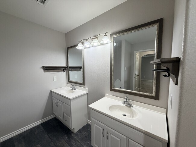 Building Photo - 103 S 4th St