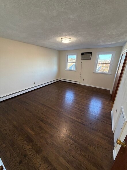 Building Photo - 16 Cherry St