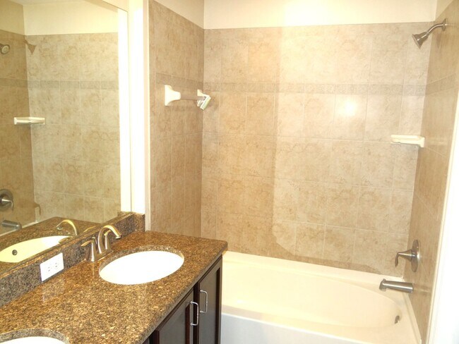 Building Photo - 4 bedroom, 2.5 bath, 1 car garage townhouse