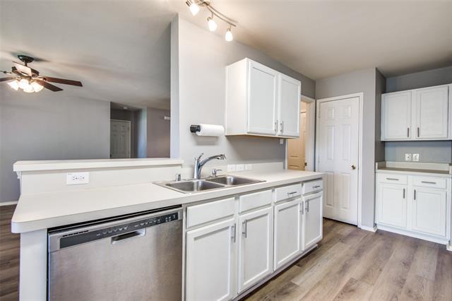 Building Photo - 2413 Briar Forest Dr