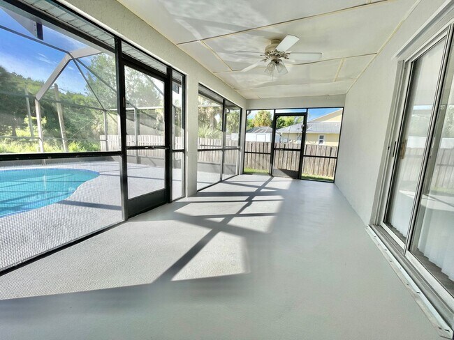 Building Photo - 3 BR , 2 Bath Annual Screened Pool Home Available