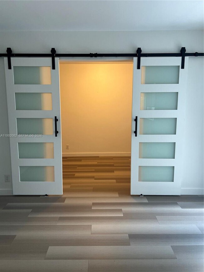 Building Photo - 225 SE 16th Ave