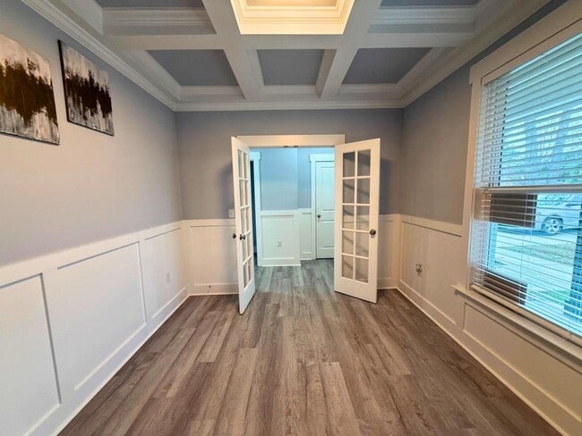 Building Photo - 6810 City View Dr