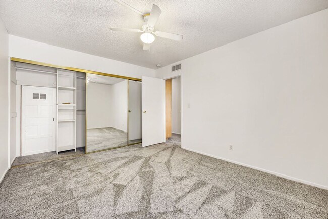 Building Photo - Cozy 2-Bedroom Apartment with Community Amenities