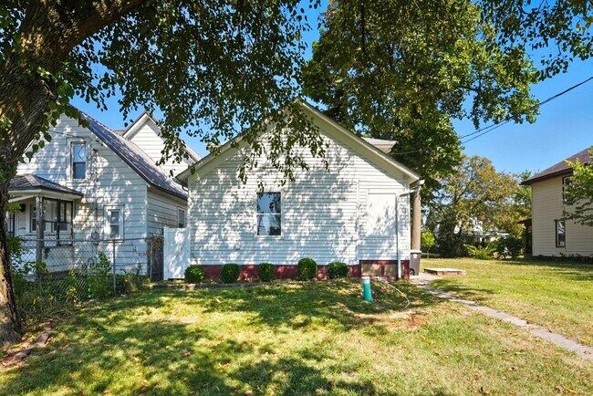 Building Photo - NEW LISTING! Spacious 3-Bedroom Home with ...
