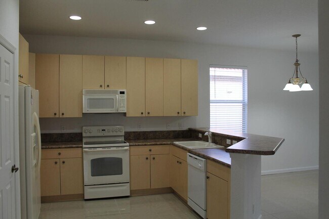 Building Photo - 1804 SW Jamesport Dr