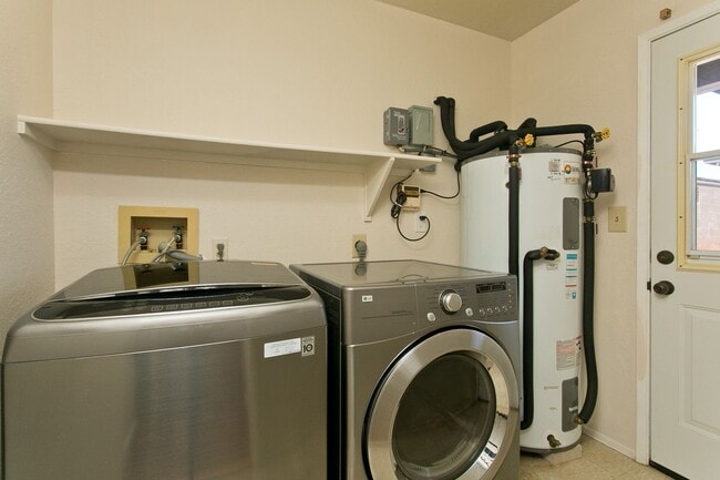 Building Photo - Mililani Town - 3 Bedroom, 2 Bath, Garage ...