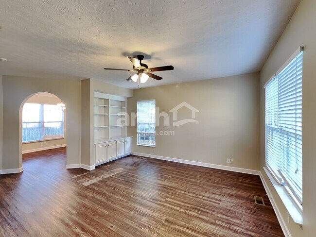 Building Photo - 102 Fairgrove Cir