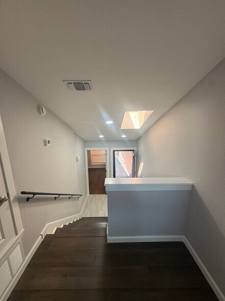 Building Photo - 22 Village Green Ct