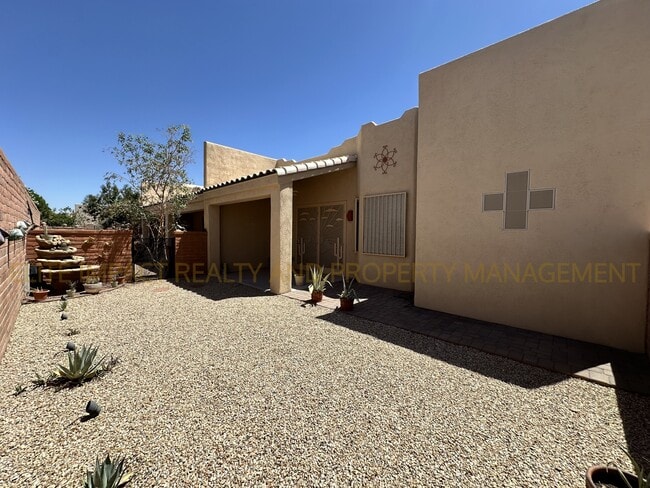 Building Photo - 585 W Deerview Ct