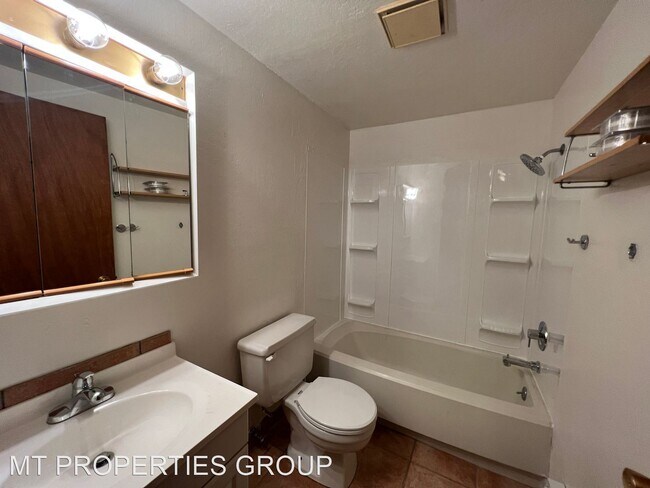 Building Photo - 2 br, 1 bath House - 2200 Garland #34