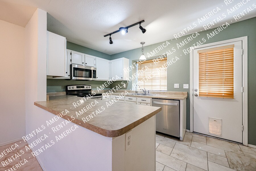 Building Photo - 3491 N Arizona Ave