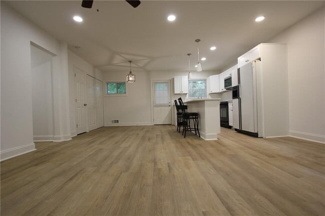 Building Photo - 3533 Larkspur Terrace