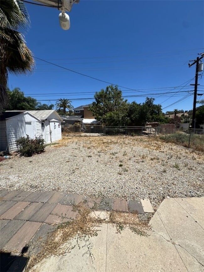 Building Photo - 16510 Lakeshore Dr