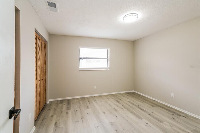 Building Photo - 9933 Lake Dr