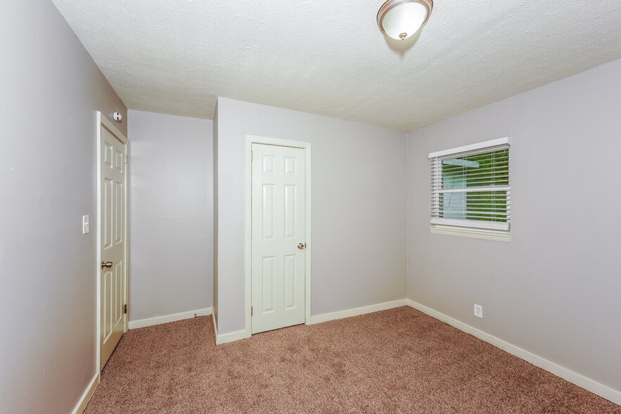 Building Photo - 1722 Rogina Dr