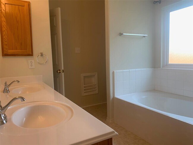Building Photo - 313 Foreston Dr