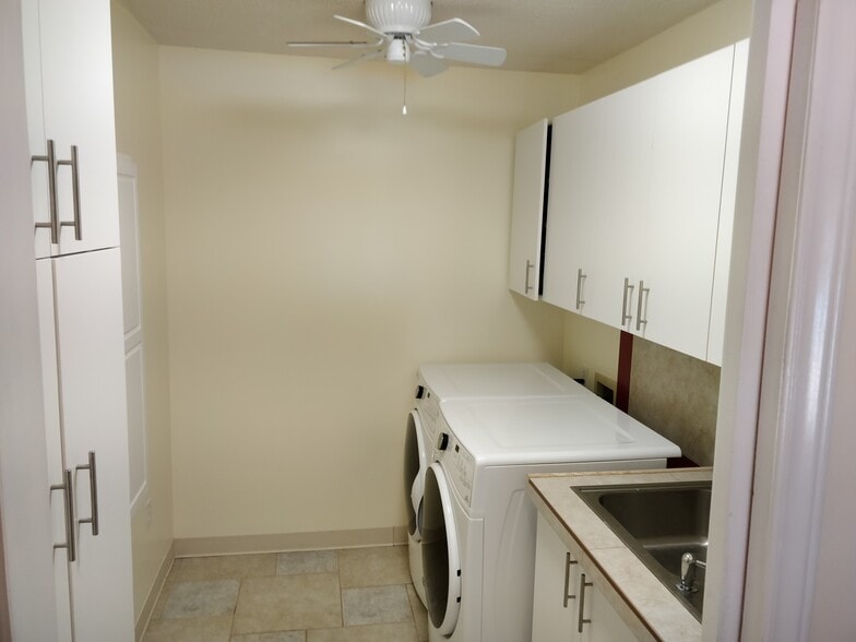 Building Photo - 2320 Carson Drive