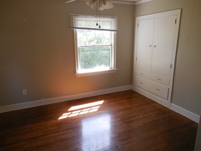 Building Photo - 16093 SW Roy Rogers Rd