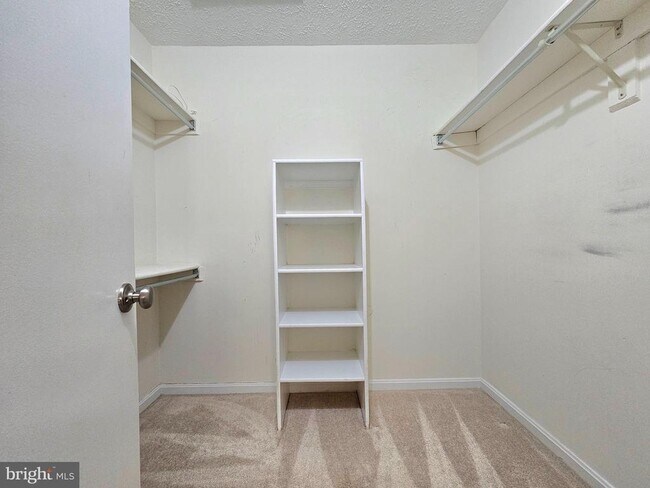 Building Photo - 7660 Willow Point Dr