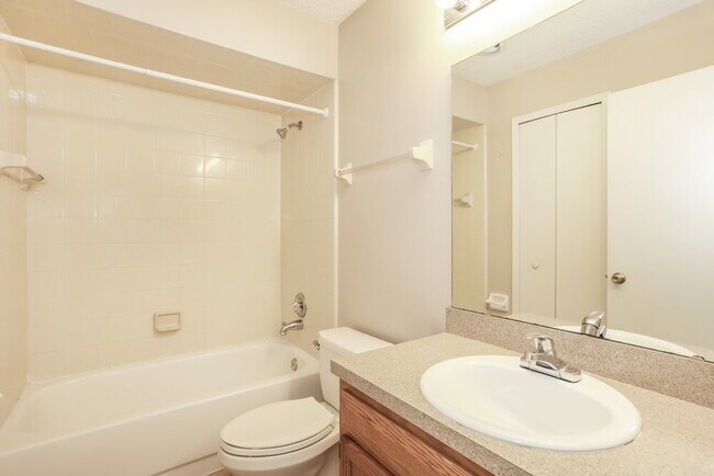 Building Photo - 2232 Alderney Ct