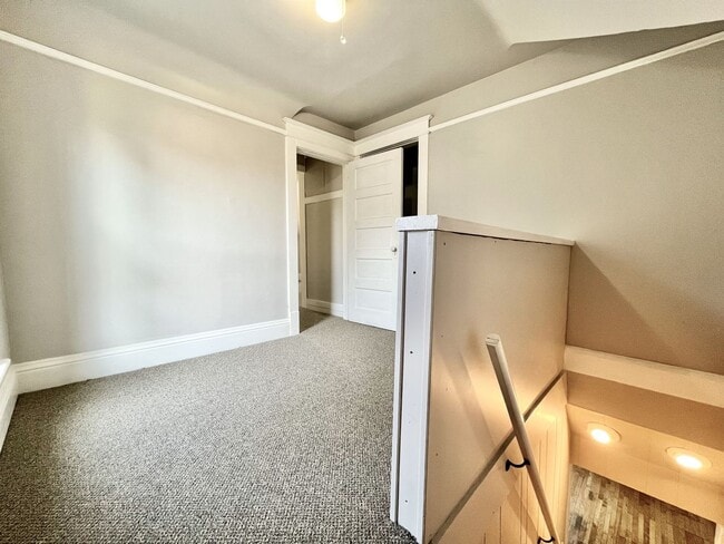 Building Photo - Five Bedroom Home in Muskegon