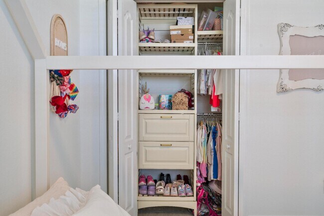 Building Photo - 17548 Canopy Ct