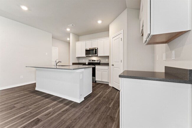 Building Photo - 602 W Cattleman Ct