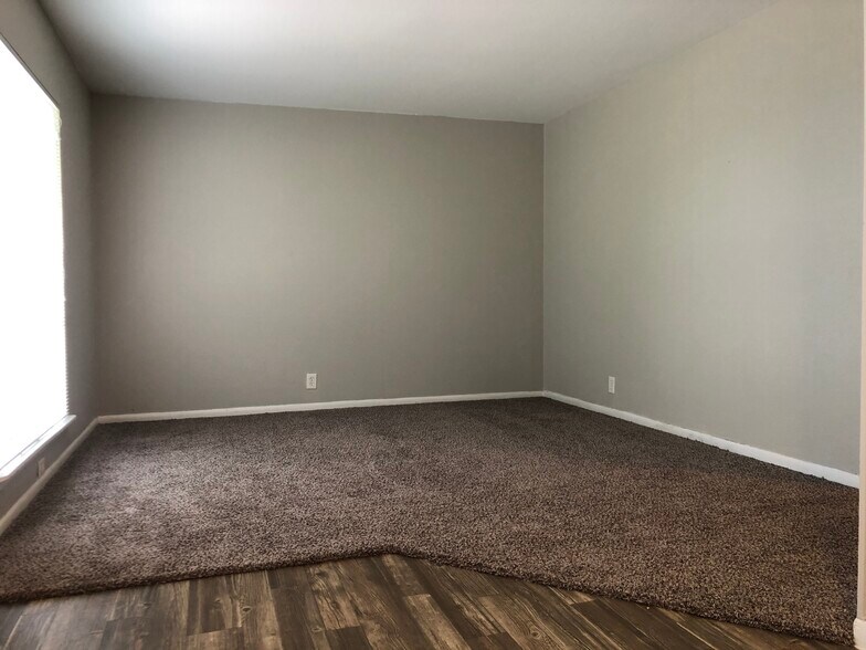 Building Photo - 3237 S Staples St