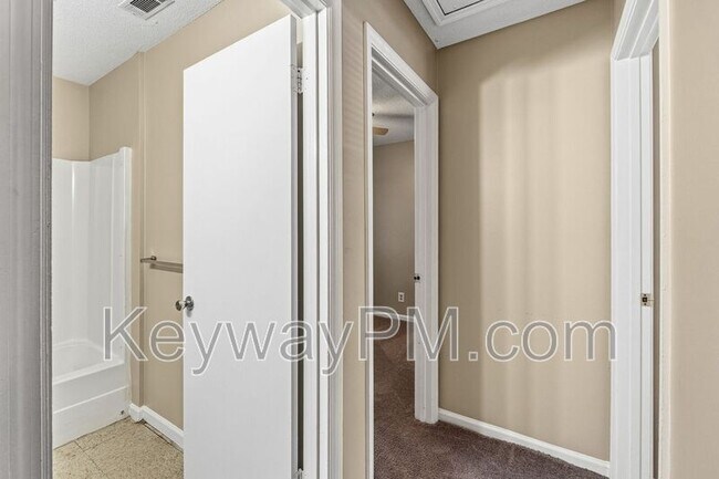 Building Photo - 912 Jones Dr