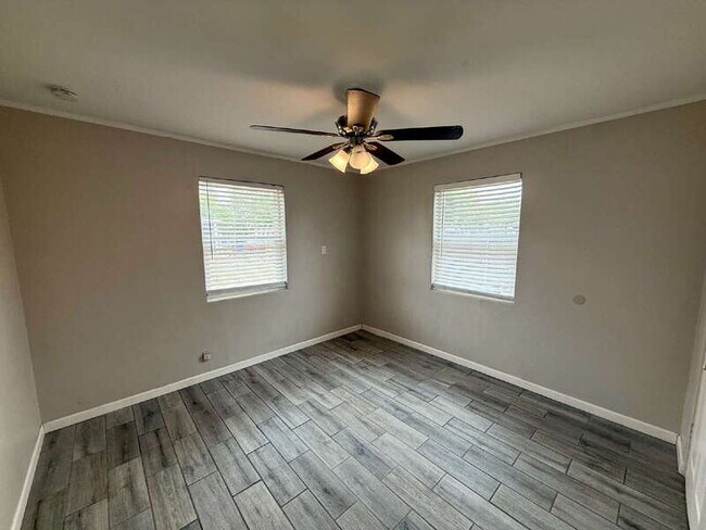 Building Photo - 3525 N Fontana Ave