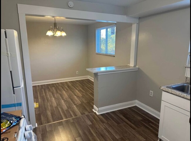 Building Photo - GORGEOUS 3 BEDROOM HOME IN BROOKLINE! FEAT...