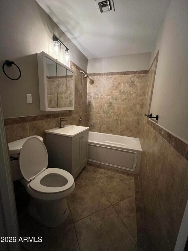 Building Photo - 1002 S Roosevelt St