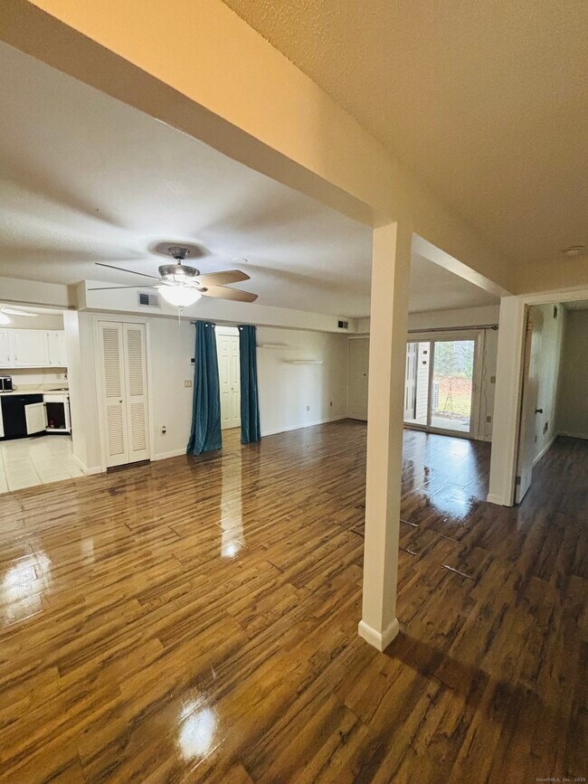 Building Photo - 507 Twin Circle Dr