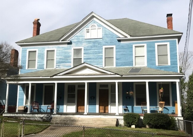 Building Photo - 1031 Walnut St