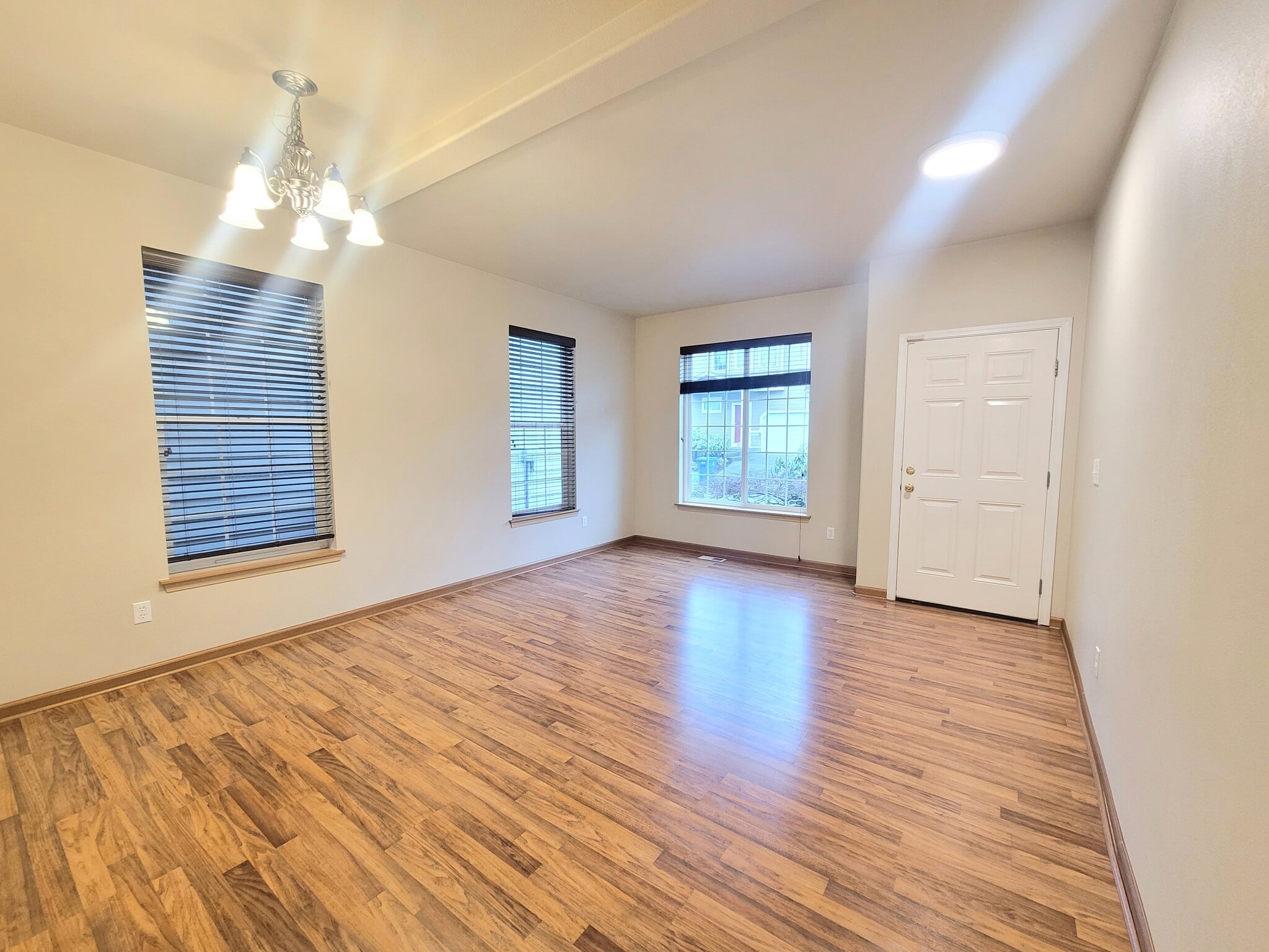 Building Photo - 19226 25th Ave SE