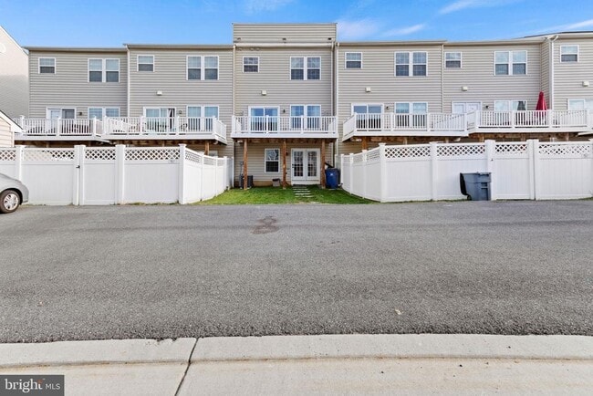 Building Photo - 6405 Walcott Ln